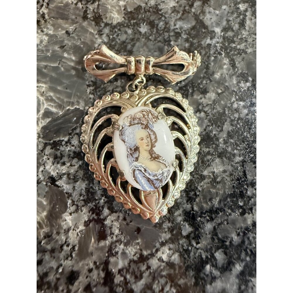 Vintage Victorian Revival Portrait Heart Brooch / Pendant | Romantic Cameo Style